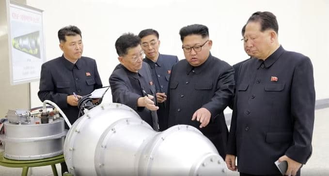 Koreja e Veriut, Kim Jong-un mbikëqyr simulimin e sulmit në Seul