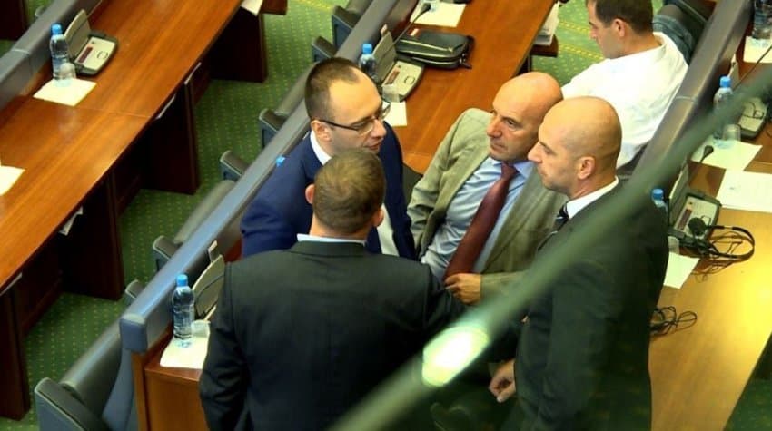 300 mijë € në dëm të buxhetit të Kosovës/ Deputetët serbë paguhen pa shkuar në seanca