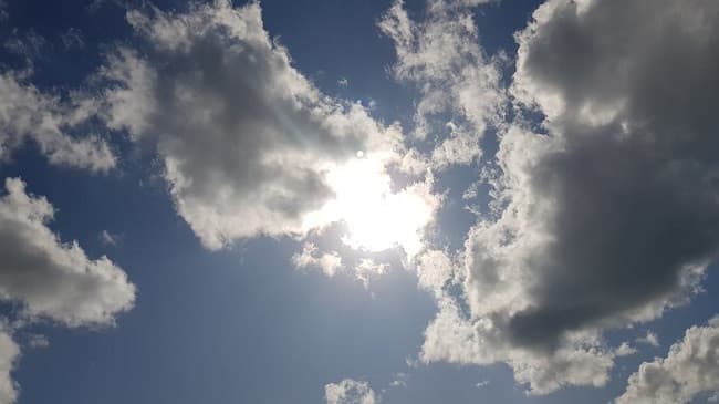 Moti sot/ I qëndrueshëm, temperaturat deri në 33°C