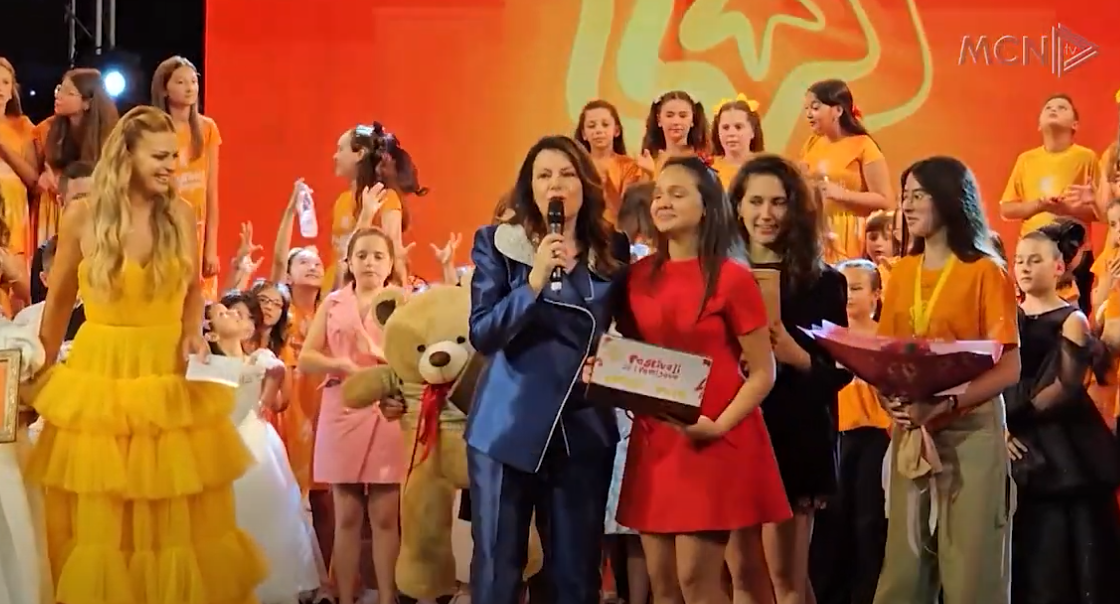 23 këngë në natën finale/ Zhvillohet në Shkodër festivali mbarëkombëtar për fëmijë (VIDEO)