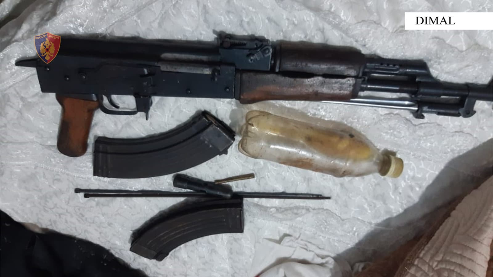 Automatik dhe municion pa leje, arrestohet një person në Berat