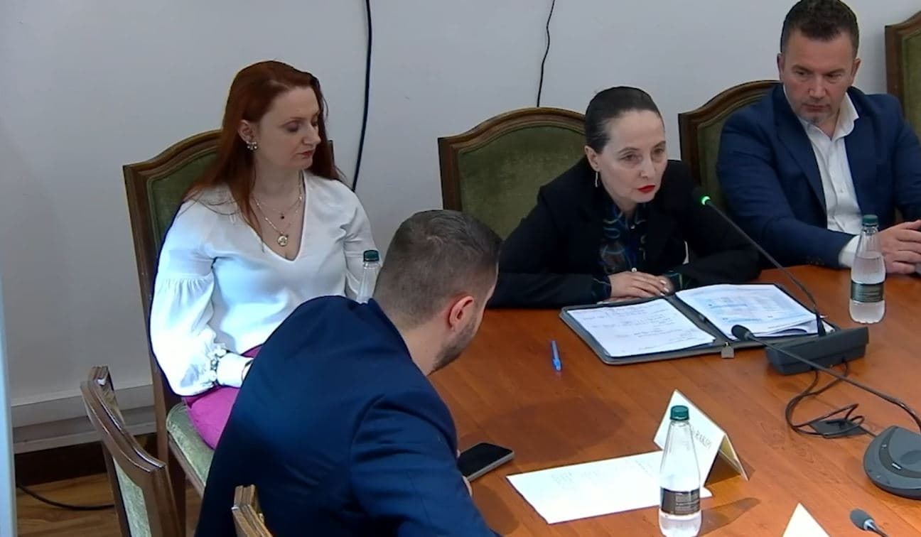 Një komision për rekomandimet e BE/ Dhuka pa përgjigje për hapjen e negociatave (VIDEO)
