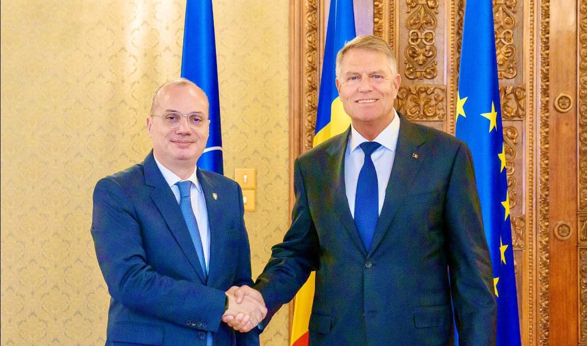 Hasani takon presidentin e Rumanisë: Të përkushtuar për të rritur bashkëpunimin për sigurinë rajonale