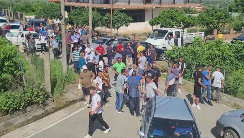 Tharja e kanalit vaditës Polis-Tudan/ Protestojnë banorët e disa fshatrave në Elbasan