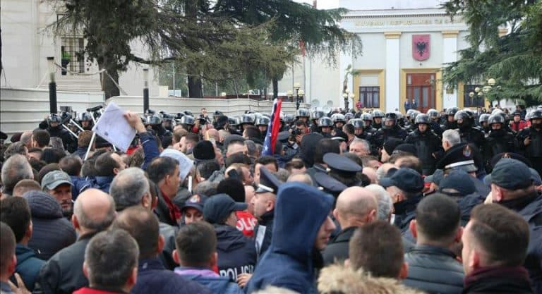 Protesta e së enjtes para parlamentit, masat e marra nga policia