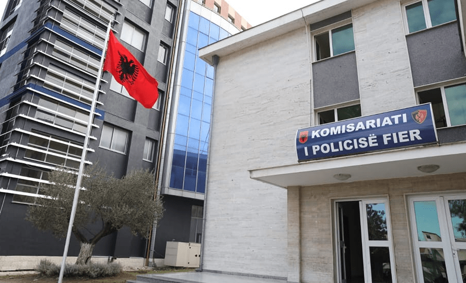 I dënuar me 25 vjet burg për vrasjen e dy shtetasve, arrestohet 61-vjeçari në Fier