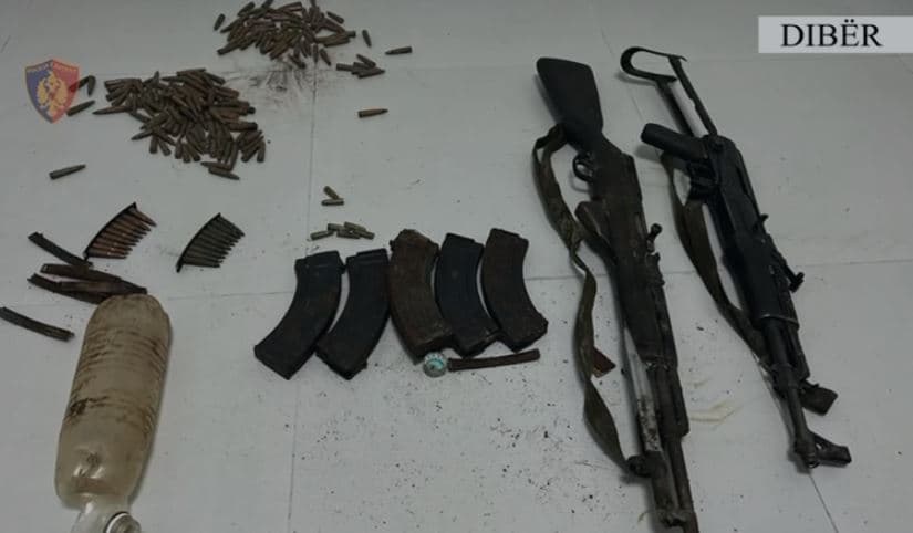 Dhunë ndaj gruas dhe kanosje për ta vrarë me armë, arrestohet burri në Dibër 