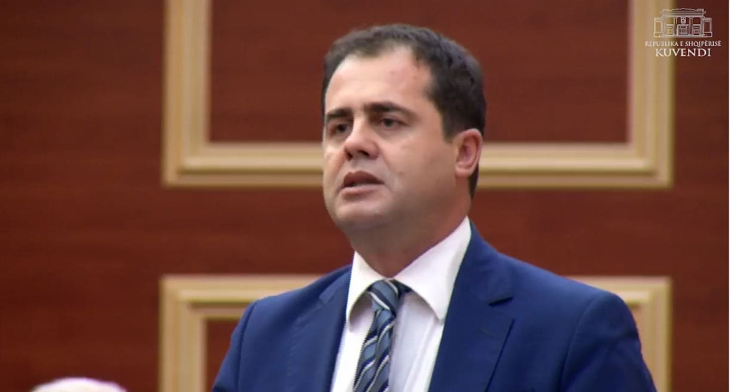Kërkohet rikthimi i Berishës në grupin e PD/ Bylykbashi-Nikollës: Po shkelni Kushtetutën!