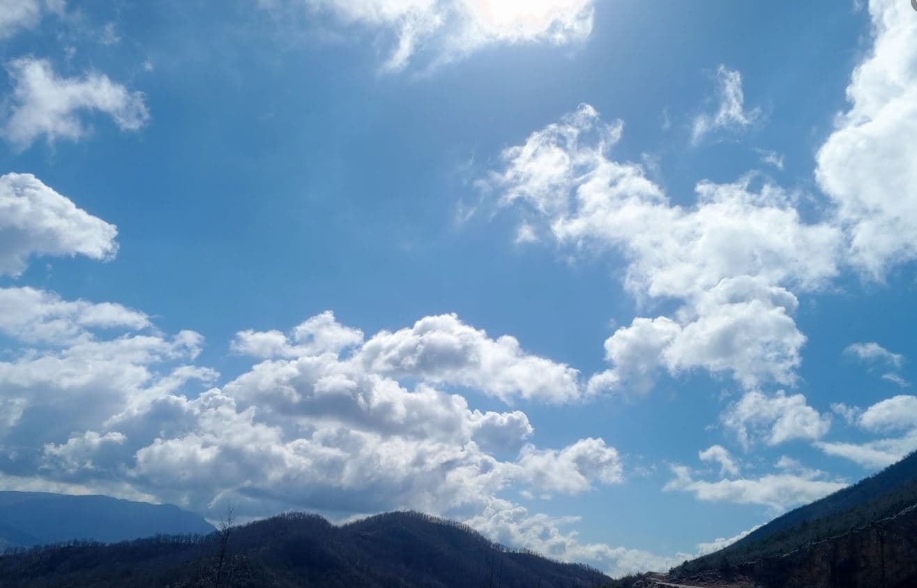 Temperaturat deri në 34 gradë, parashikimi i motit për ditën e sotme