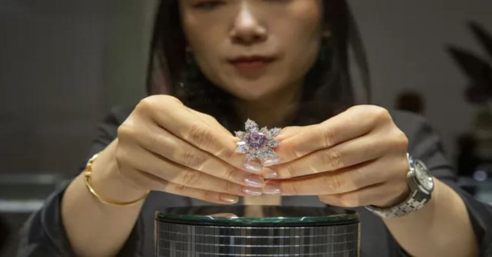 Del në ankand një diamant i rrallë rozë, vlen të paktën 10 milionë dollarë