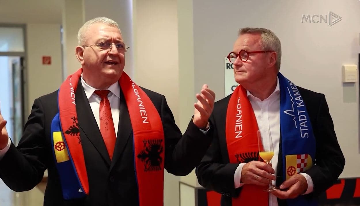 Shqipëria mbërrin e para në Gjermani/ Duka: Me këmbë të mbarë. Ramadani: Duam pikë, jo lojë (VIDEO)