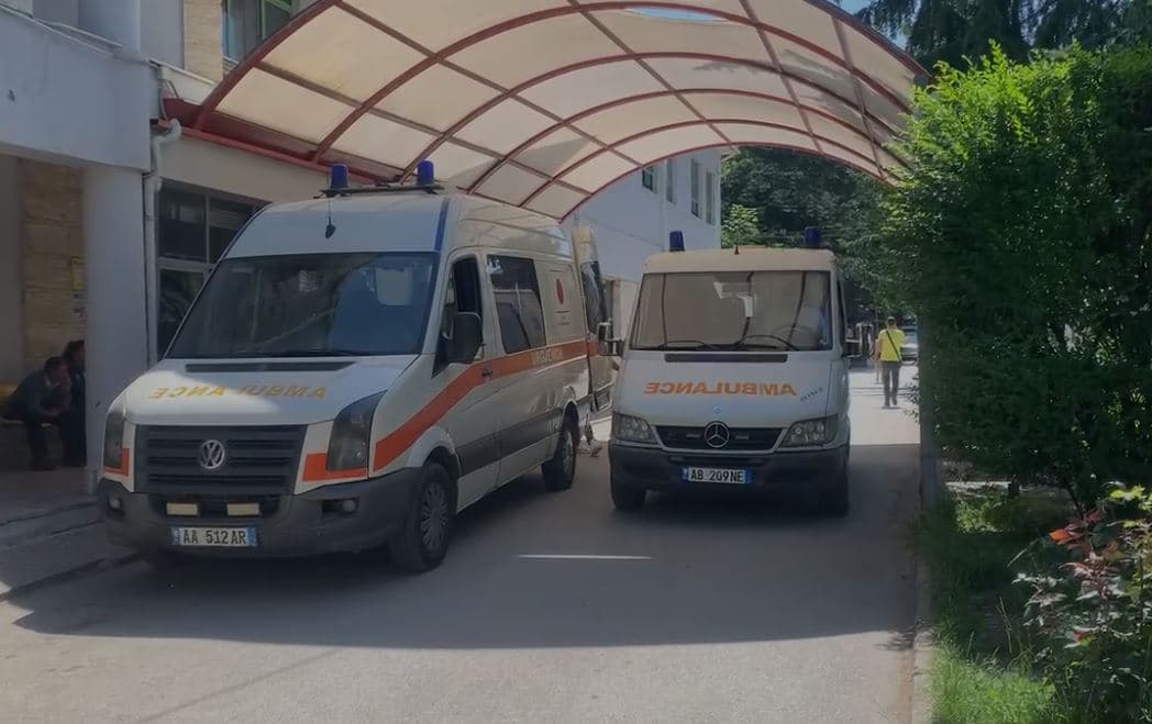 Pësoi djegie pasi flakët i përfshinë banesën, i moshuari ndërron jetë në spitalin e Korçës