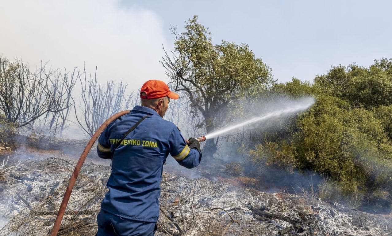 Temperaturat deri në 42 gradë, Greqia përgatitet për valën e parë të të nxehtit të vitit