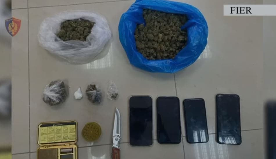 Ndanin në banesë dozat e kokainës dhe kanabisit për ta shitur, arrestohen dy persona në Fier