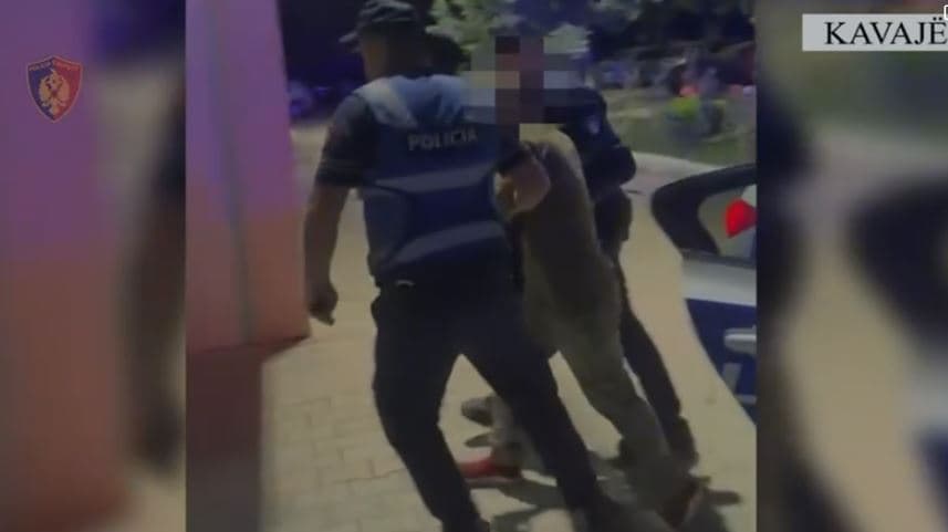 Kavajë, një person kapet duke vjedhur në një banesë