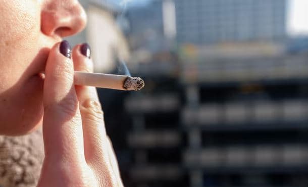 Duhani, alkooli dhe lëndët fosile “vrasin” 2,7 milionë persona çdo vit në Europë