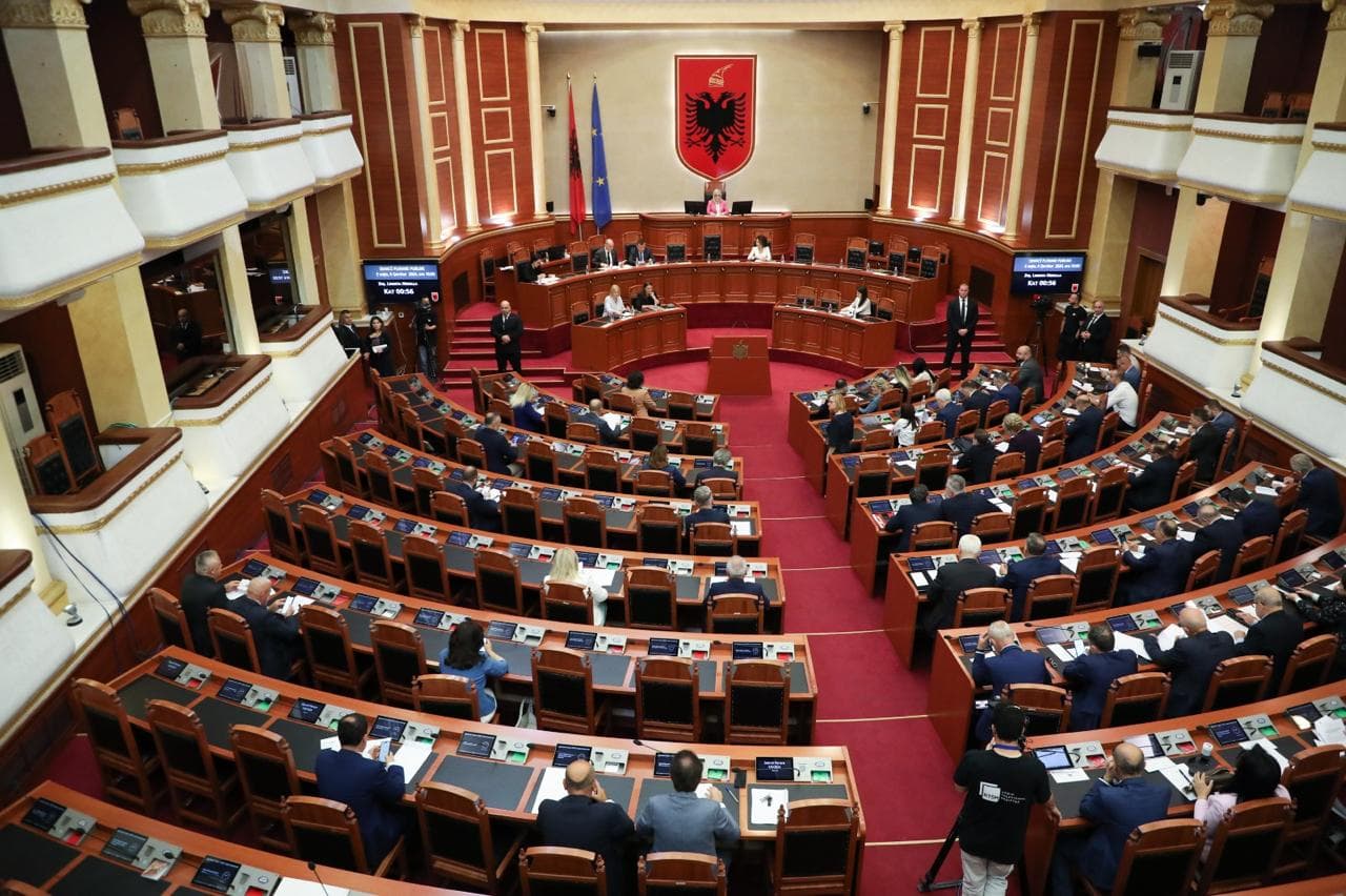 Kuvendi sot seanca plenare, në rend të ditës rritja e pagës së gjyqtarëve të Kushtetueses