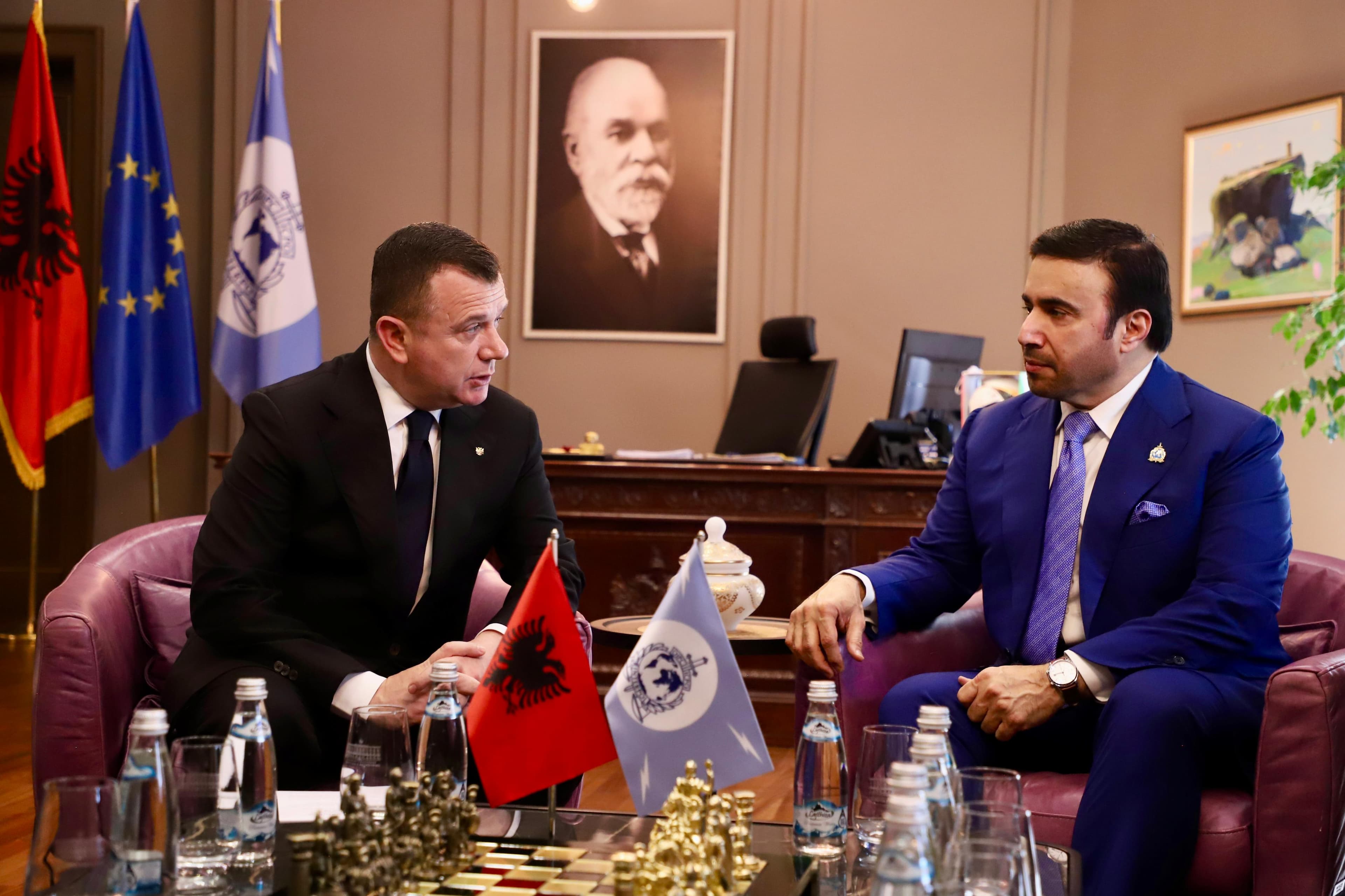 Balla me kreun e INTERPOL: Bashkëpunim në luftën kundër krimit të organizuar