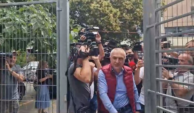 Ilir Meta në SPAK për hetimin pasuror/ Kreu i PL: Dum Dumani s’guxon t’i përmendë emrin Ramës! (VIDEO)