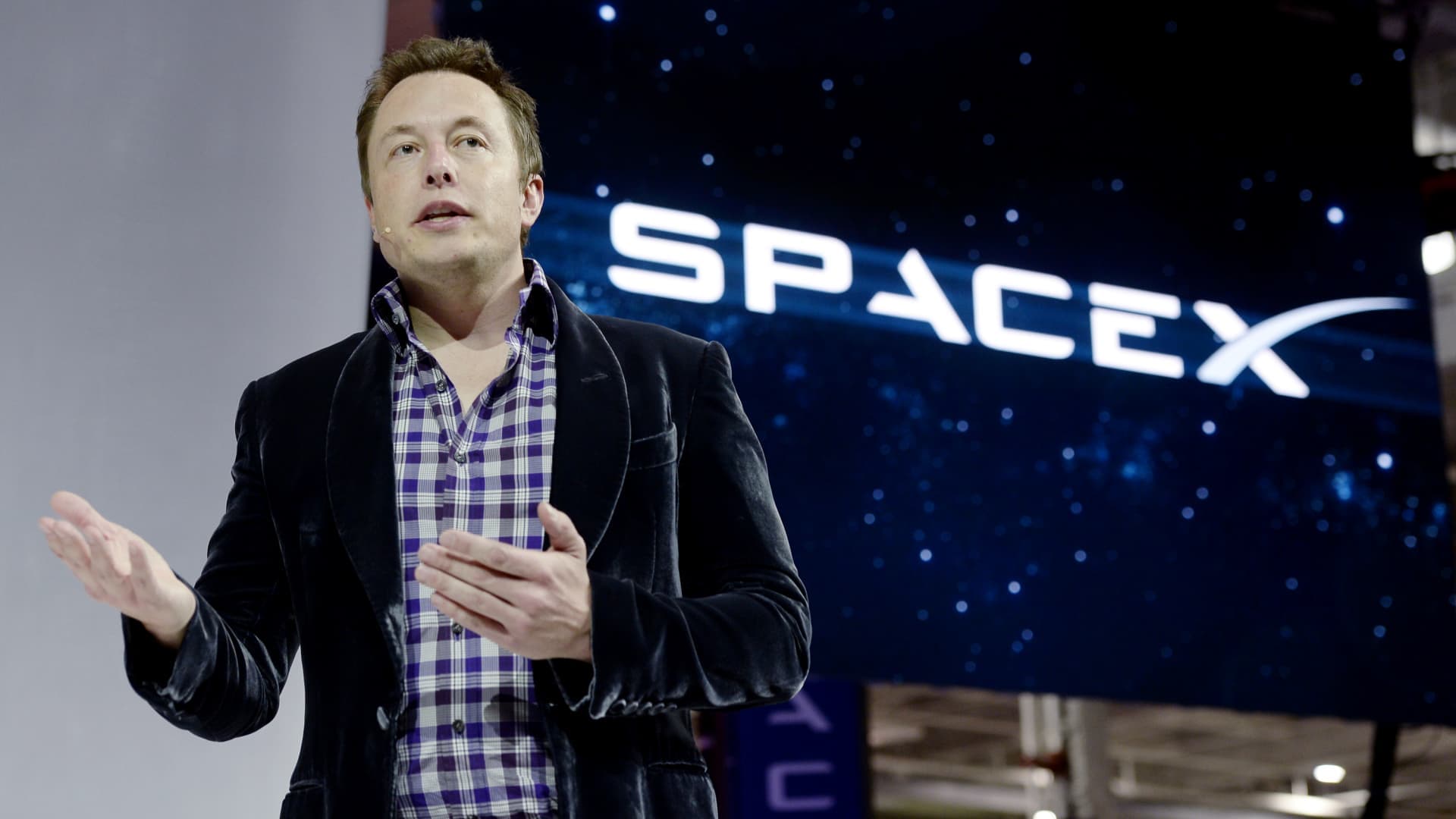 Elon Musk paditet nga inxhinierët e SpaceX për shkarkim të padrejtë nga puna