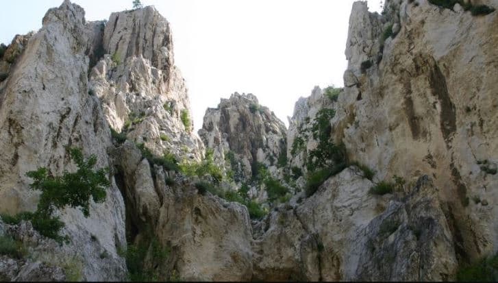  Bie nga shkëmbi, ndërron jetë një person në Maliq