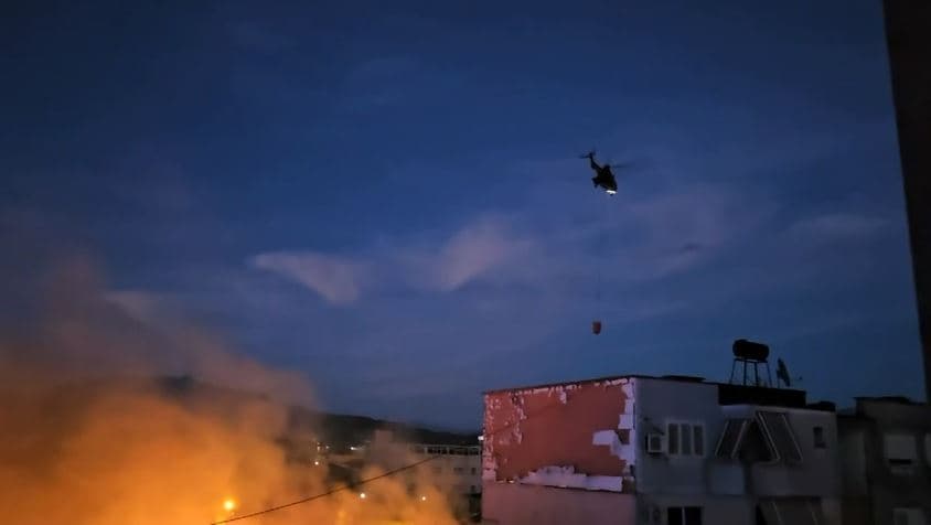 Tre orë përballje me flakët në Shkodër/ Në ndihmë vjen edhe një helikopter i FA, reagon ministri Peleshi (VIDEO)