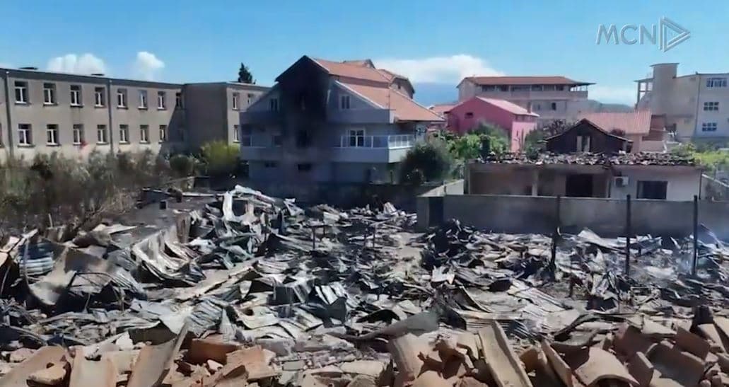 Zjarri shkrumboi dhjetëra biznese, tregtarët në Shkodër: U dogjën miliona lekë (VIDEO)