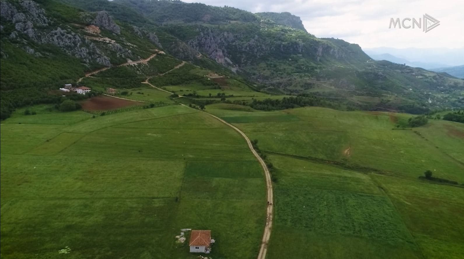 Egnatia sfidon infrastrukturën moderne/ Fshatrat e Polisit, ende me rrugë të pashtruara
