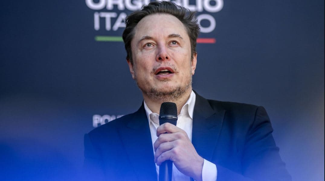 Musk: Çipat në tru do të zëvendësojnë telefonat në të ardhmen