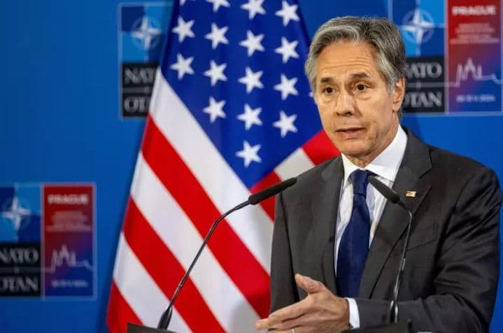 Blinken: Mbështetja e Kinës për Rusinë duhet të marrë fund