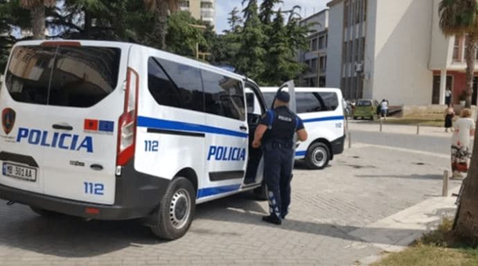 Sulmohet me thikë një polic, agresori dyshohet se është me probleme mendore
