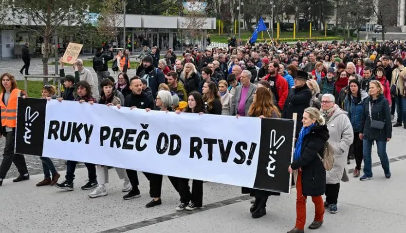 Sllovakia mbyll radion dhe televizionin publik