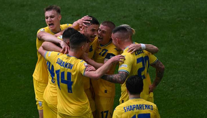 Triumf me përmbysje, Ukraina merr fitoren e parë në Europian