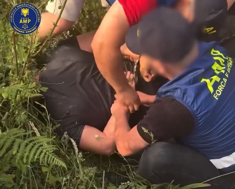 I mori para një qytetari duke i premtuar shmangien e përgjegjësisë penale, arrestohet efektivi i policisë