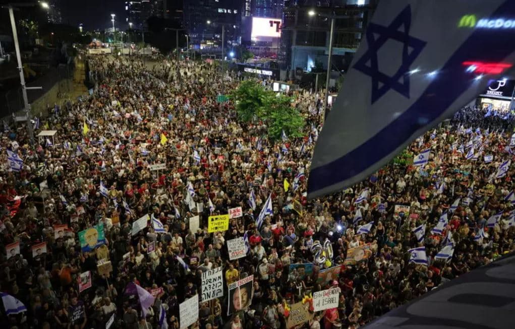 Mijëra njerëz protestojnë kundër qeverisë në Tel Aviv