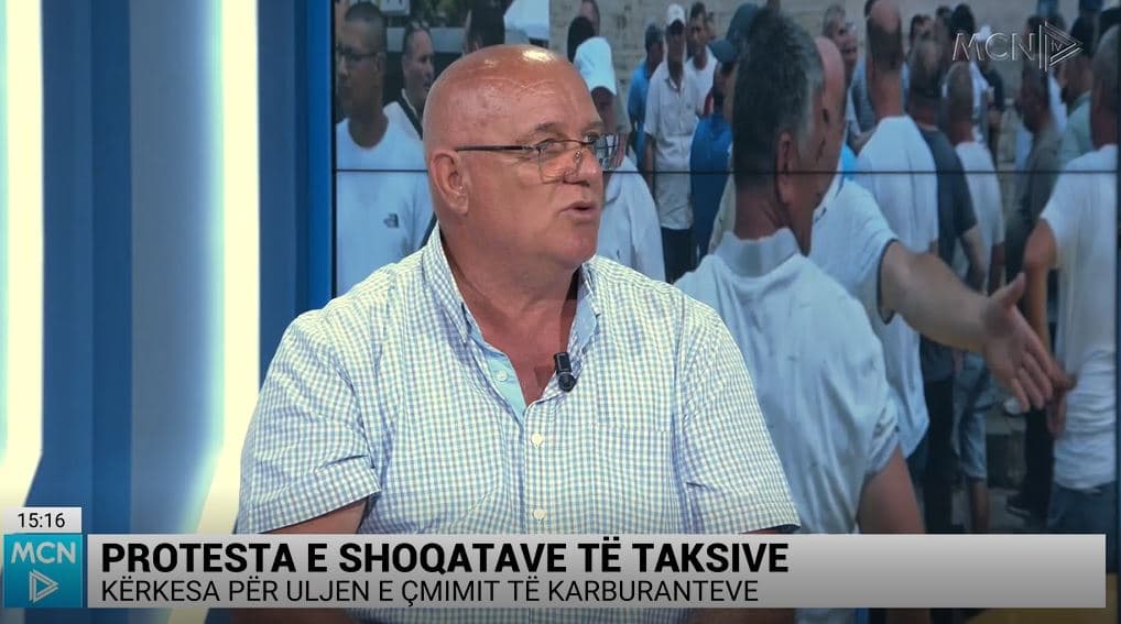Taksistët/ Bardhi: Bashkia e Tiranës po bën ndryshime ligjore për të favorizuar kompanitë. Po na detyrojnë të lëmë licencat! (VIDEO)