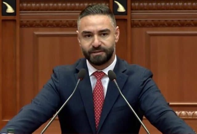  Skandali te Onkologjiku, Arbi Agalliu kërkesë për interpelancë me ministren e Shëndetësisë