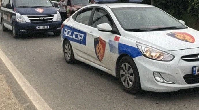 Tiranë/ Shfrytëzonin shtetase të huaja për prostitucion, në pranga 29 vjeçari, në kërkim e motra