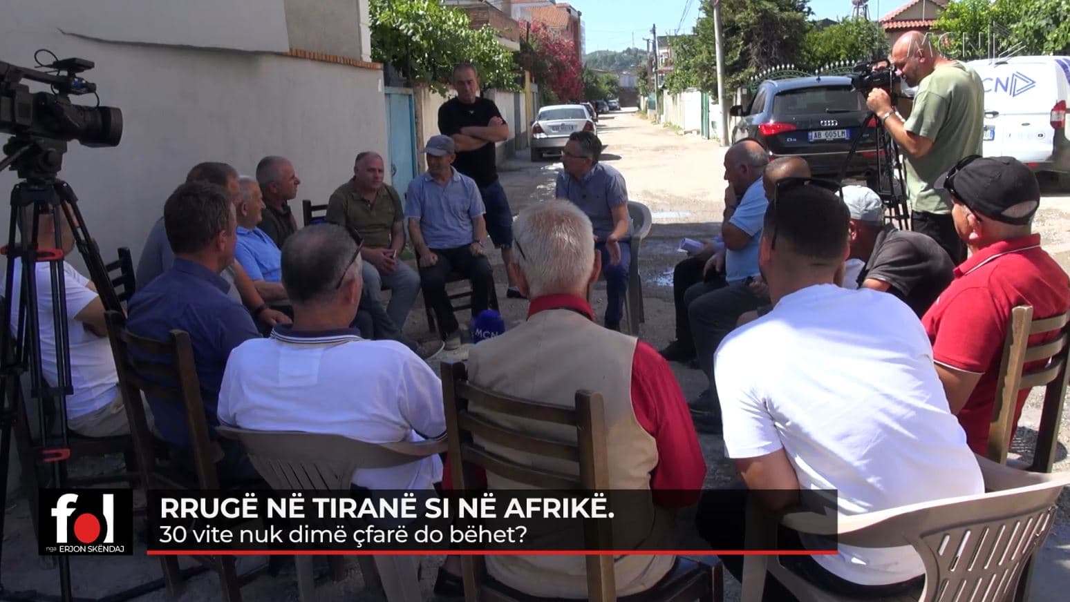 Rruga në Tiranë si në Afrikë, banorët: Bashkia vjen veç për taksa e gjoba, jetojmë mes baltës e pluhurit 