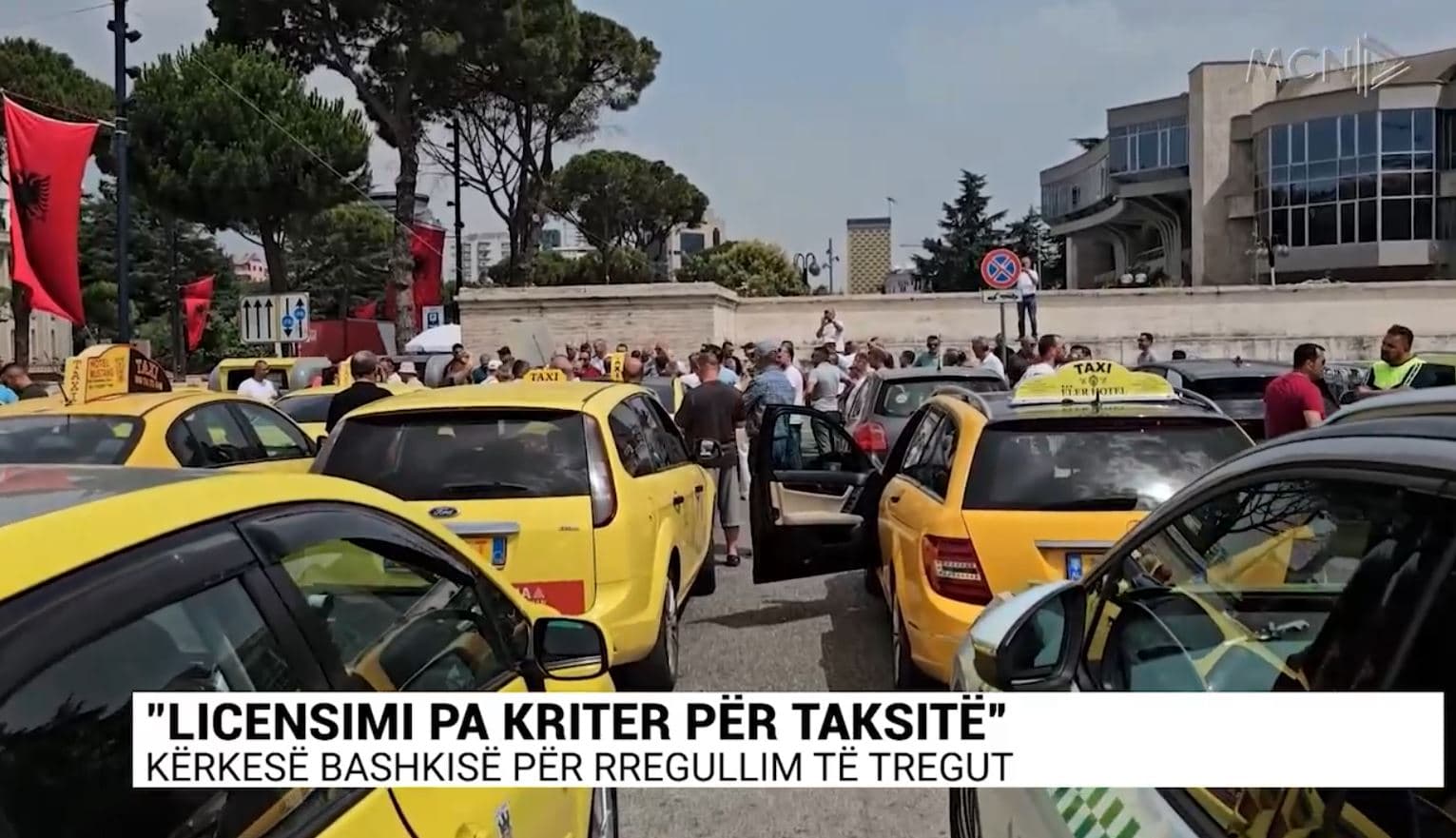 “Licencim pa kriter për taksitë”, kërkesë bashkisë për rregullim të tregut (VIDEO)
