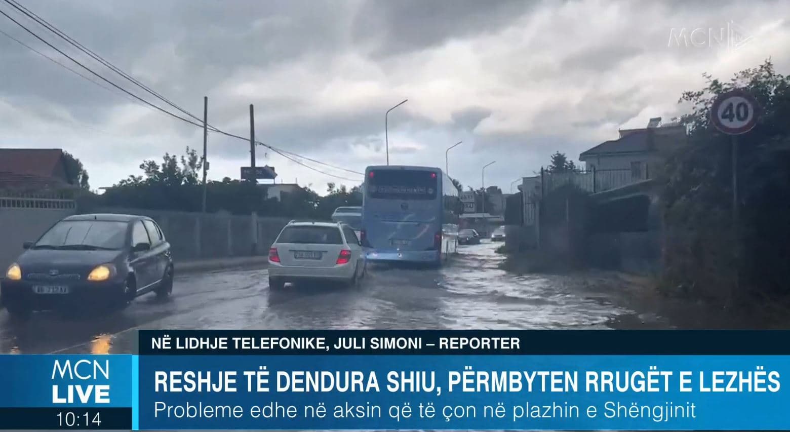 Reshjet e dendura të shiut përmbytin rrugët e Lezhës, probleme dhe në Shëngjin (VIDEO)