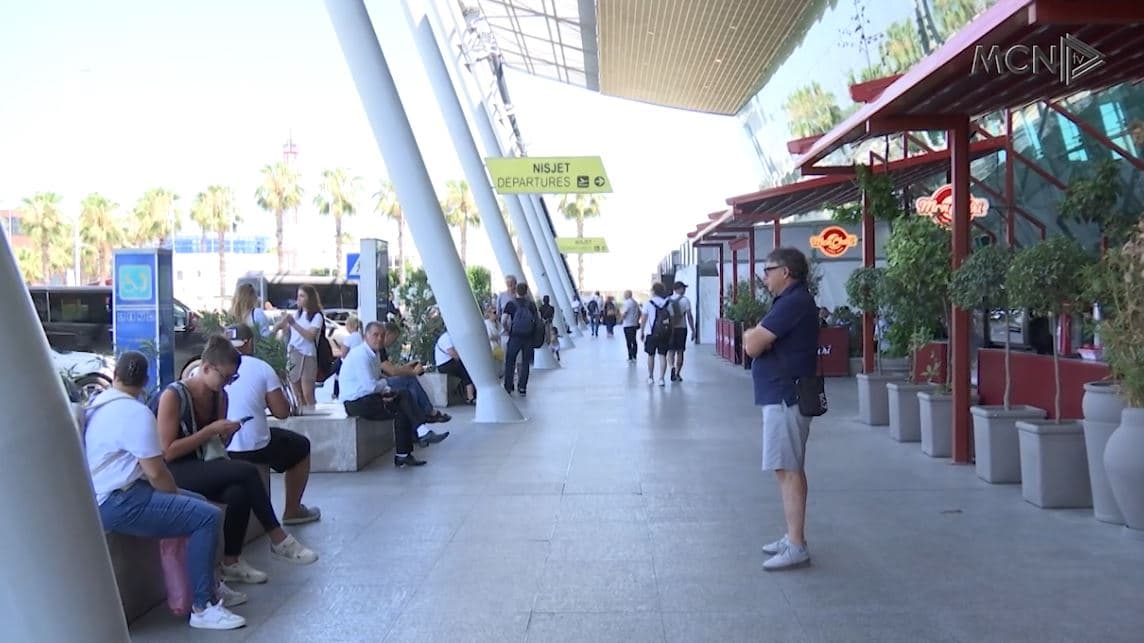 Wizz-Air vonesa në udhëtime/ Rinas, në 24 orë ulen 110 avionë (VIDEO)