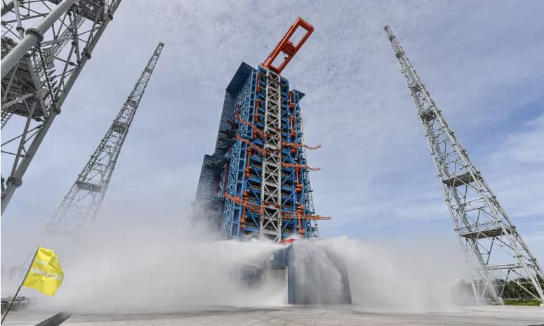 Lëshohet aksidentalisht raketa hapësinore kineze, përfundon në flakë