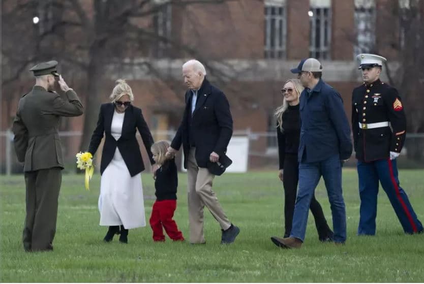 Presidencialet në SHBA, familja i kërkon Biden të qëndrojë në garë