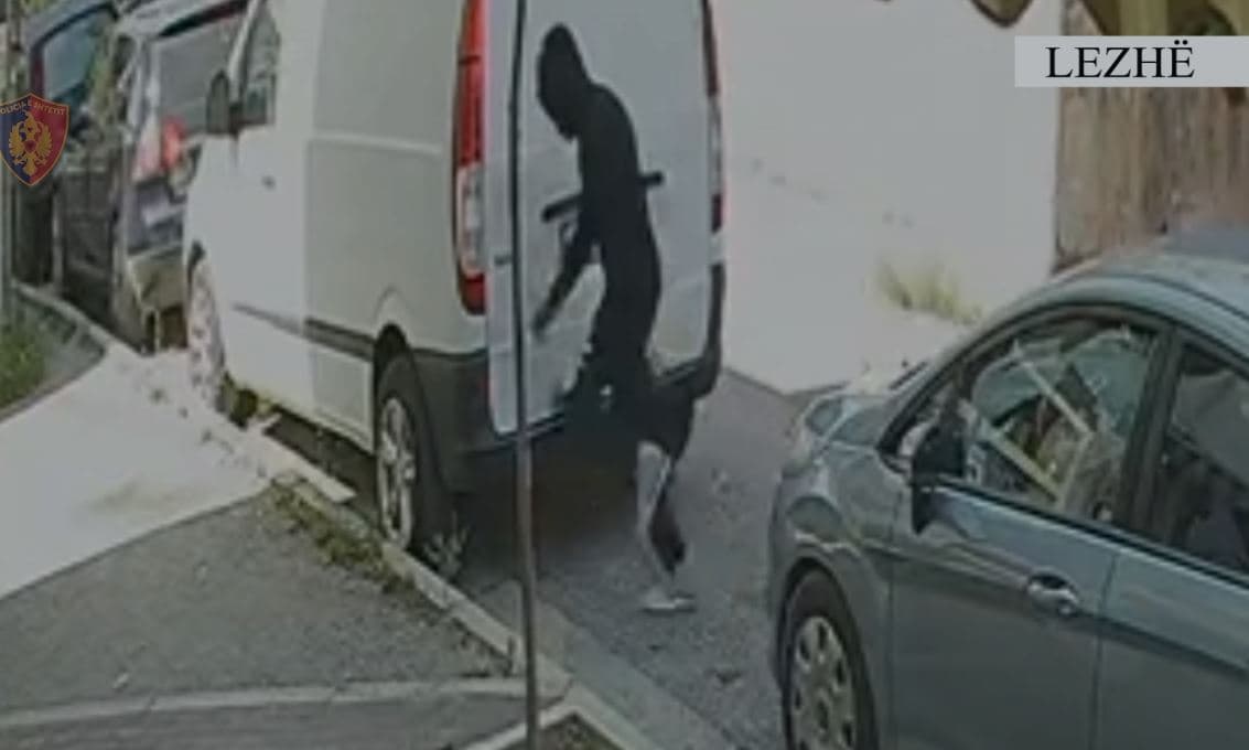 Emrat/ I dogjën makinën efektivit në Lezhë, arrestohen dy autorët e dyshuar