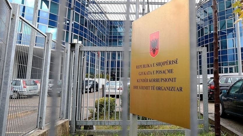 63-vjeçari tentoi të vetëvritet para godinës së SPAK/ Prokuroria e Posaçme: Kërkoi takim me një nga hetuesit e BKH-së