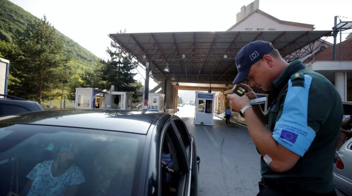 Dyshohet se kanë abuzuar me fondet e shërbimit të Frontex, pezullohen nga detyra 25 efektivë në Korçë