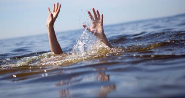 Pësuan arrest kardiak sapo u futën në det, humbin jetën dy pushues në Durrës dhe Vlorë