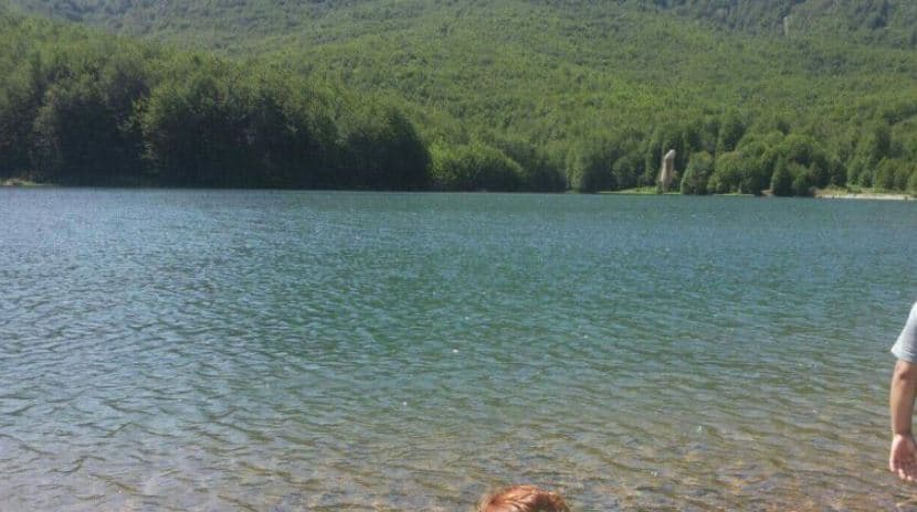U fut për t’u larë në liqen, humb jetën 81-vjeçari në Kukës