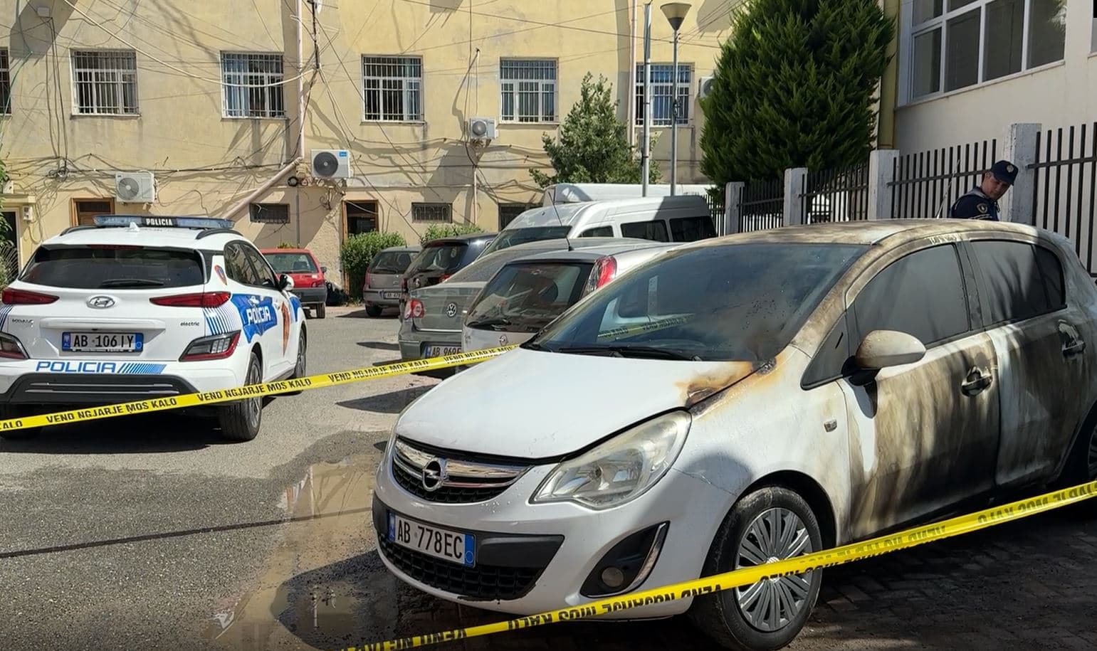 I dogjën makinën efektivit të policisë në Lezhë, lihen në burg dy të dyshuarit